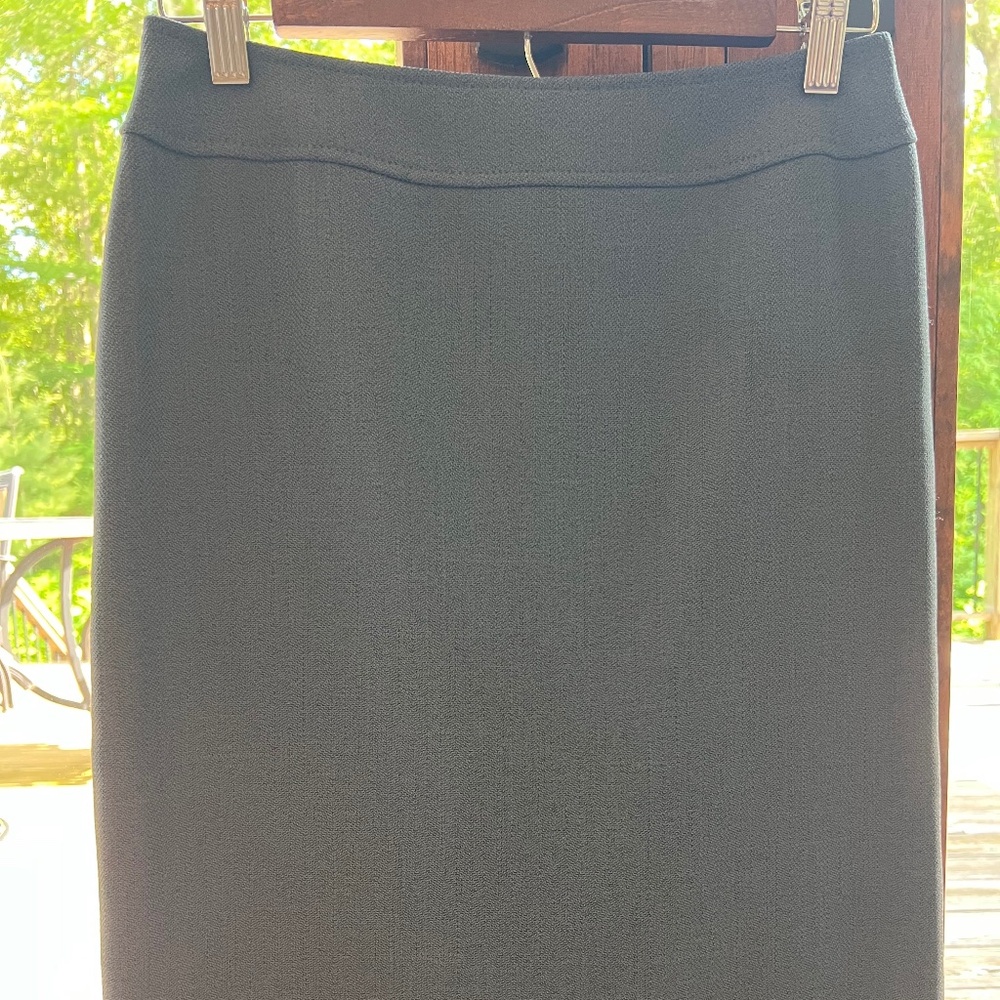 Tahari Pencil Skirt - grey - New with tags - Size 2